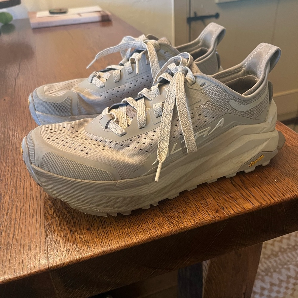 ALTRA Olympus 6 Women's Size 8.5 color Sand